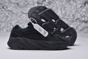 Yeezy Boost 700 V2 Vanta Reps