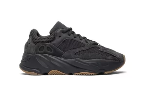 Yeezy Boost 700 Utility Black (2019/2023) Replica
